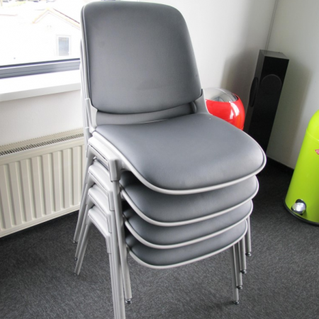 Comforto refurbished vergaderstoel skai grijs Comforto refurbished vergaderstoel skai grijs