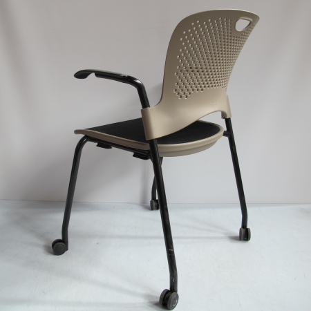 Herman Miller Caper Chair stapelstoel Herman Miller Caper Chair stapelstoel