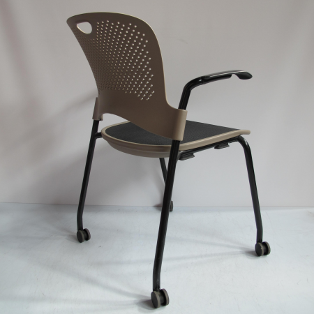 Herman Miller Caper Chair stapelstoel Herman Miller Caper Chair stapelstoel