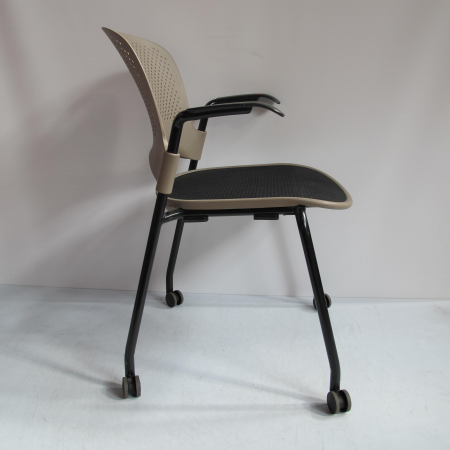 Herman Miller Caper Chair stapelstoel Herman Miller Caper Chair stapelstoel
