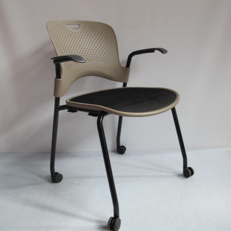 Herman Miller Caper Chair stapelstoel Herman Miller Caper Chair stapelstoel