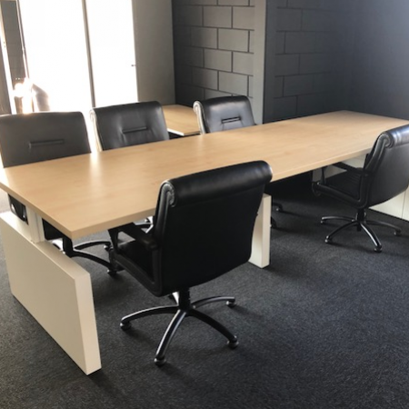 Kwadrant directiebureau/vergadertafel, nieuw Kwadrant directiebureau/vergadertafel, nieuw