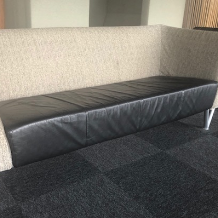 Bank met skai zitting Bank met skai zitting