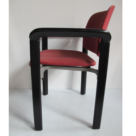 Thonet vergaderstoel rood Thonet vergaderstoel rood