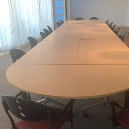 Kwadrant verrijdbaar klaptafel systeem Kwadrant verrijdbaar klaptafel systeem