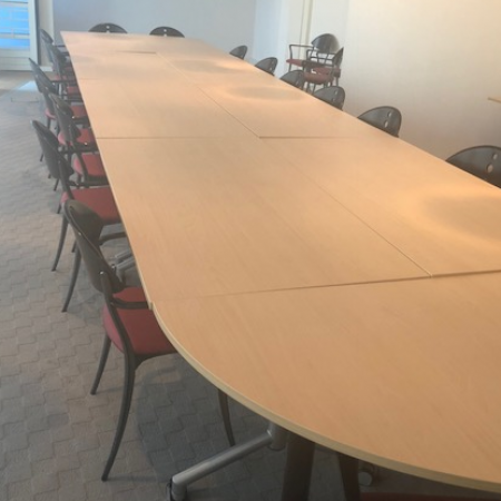 Kwadrant verrijdbaar klaptafel systeem Kwadrant verrijdbaar klaptafel systeem