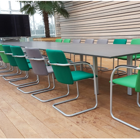 Ahrend Mehes vergadertafel met nieuw blad Ahrend Mehes vergadertafel met nieuw blad