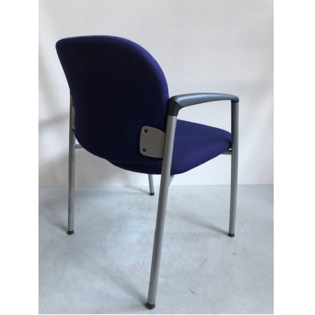 Ahrend 320 stapelbare vergaderstoel, blauw Ahrend 320 stapelbare vergaderstoel, blauw