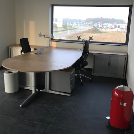 Ahrend dubbele werkplek met vergaderrondje Ahrend dubbele werkplek met vergaderrondje