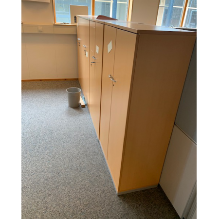 Steelcase draaideurkast 148 cm hoog Steelcase draaideurkast 148 cm hoog