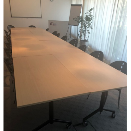 Kwadrant ovale verrijdbare tafel Kwadrant ovale verrijdbare tafel
