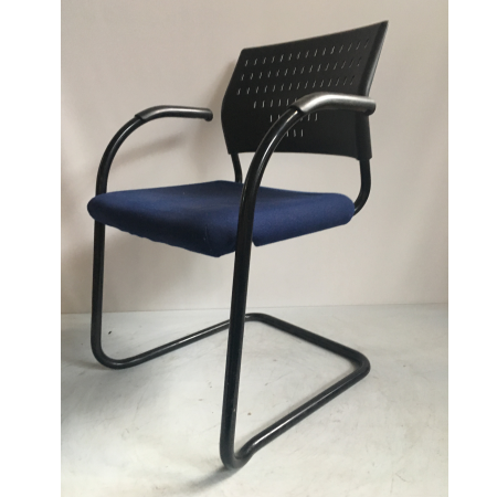 Klöber stoel kleur blauw/zwart Klöber stoel kleur blauw/zwart