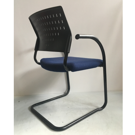 Klöber stoel kleur blauw/zwart Klöber stoel kleur blauw/zwart