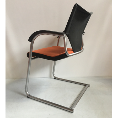 Wilkhahn sledestoel oranje/zwart Wilkhahn sledestoel oranje/zwart