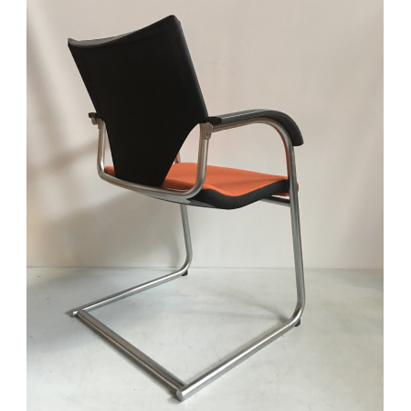 Wilkhahn sledestoel oranje/zwart Wilkhahn sledestoel oranje/zwart