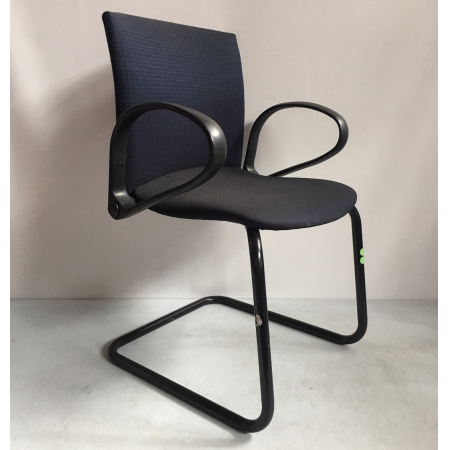 Comforto vergaderstoel zwart geblokt Comforto vergaderstoel zwart geblokt