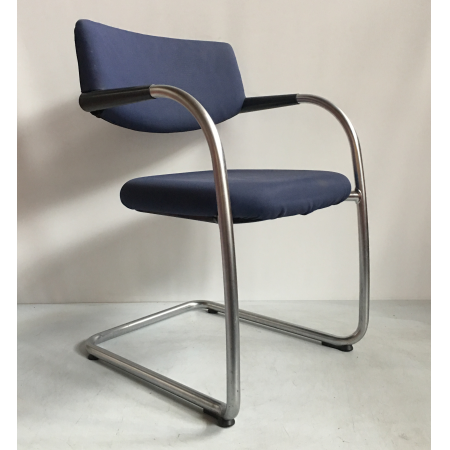 Vitra Visavis conferentiestoel blauw Vitra Visavis conferentiestoel blauw