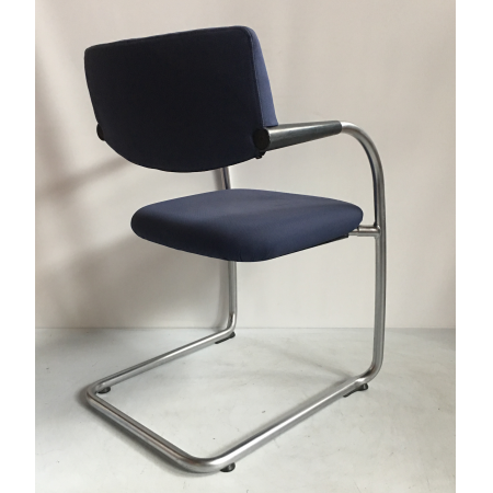 Vitra Visavis conferentiestoel blauw Vitra Visavis conferentiestoel blauw