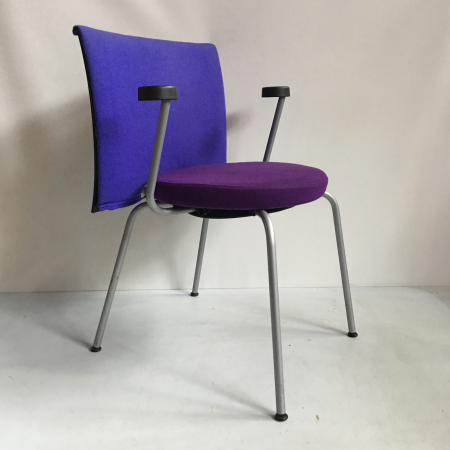 Thonet vergaderstoel paars Thonet vergaderstoel paars