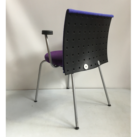 Thonet vergaderstoel paars Thonet vergaderstoel paars