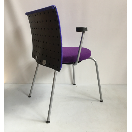 Thonet vergaderstoel paars Thonet vergaderstoel paars