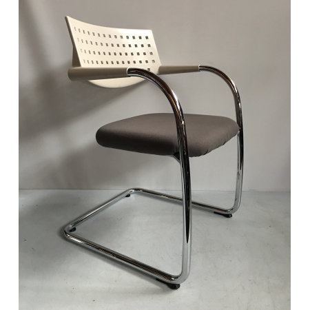 Vitra Visavis vergaderstoel grijs/crème Vitra Visavis vergaderstoel grijs/crème