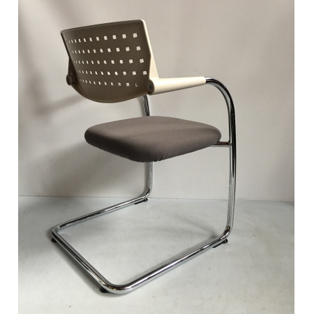 Vitra Visavis vergaderstoel grijs/crème Vitra Visavis vergaderstoel grijs/crème