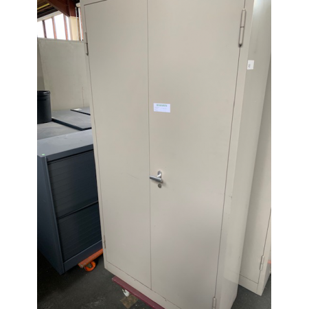 Ahrend draaideurkast 195 cm hoog Ahrend draaideurkast 195 cm hoog