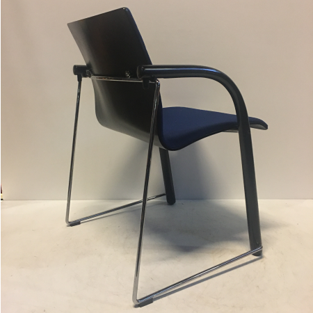 Thonet vergaderstoel donkerblauw Thonet vergaderstoel donkerblauw