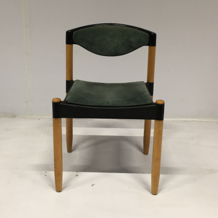 Casala set met 4 stoelen en 1 tafel Casala set met 4 stoelen en 1 tafel