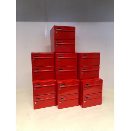 Dubbele rode vintage brievenbus lockers Dubbele rode vintage brievenbus lockers