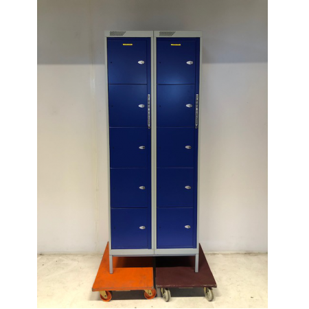 Dubbele lockerkast grijze romp met blauwe deur Dubbele lockerkast grijze romp met blauwe deur