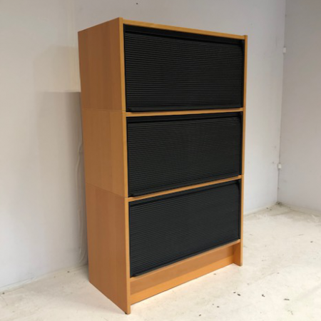 Ikea Effektiv archiefkast, hout met rolluiken, 130 cm hoog Ikea Effektiv archiefkast, hout met rolluiken, 130 cm hoog