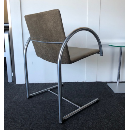 Design stoel nieuw gestoffeerd Design stoel nieuw gestoffeerd