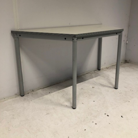 Febru trapezium vergadertafel