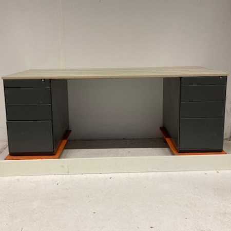 Ahrend Mehes bureau 200 cm Ahrend Mehes bureau 200 cm