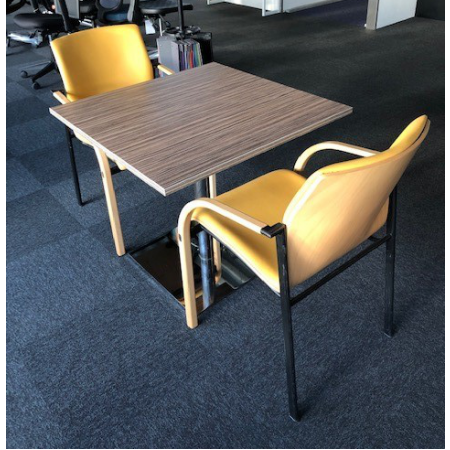 Trompetpoot tafel Trompetpoot tafel