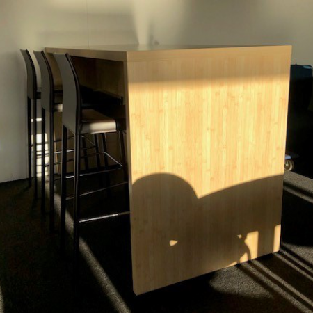 Vergadertafel 105,5 cm hoog Vergadertafel 105,5 cm hoog