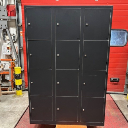 3-koloms lockerkast met 12 deurtjes