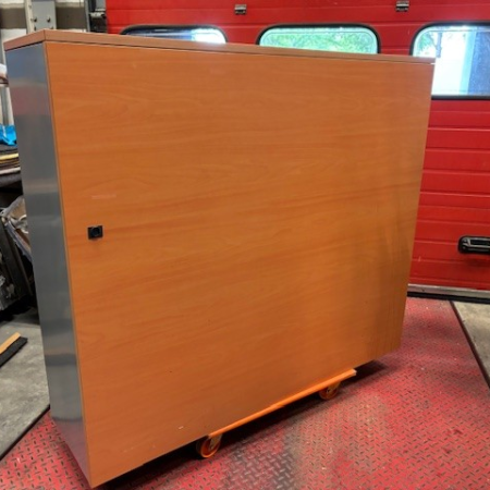 Set van 2 opbergkasten met kersenhouten topblad en achterwand ACTIE Set van 2 opbergkasten met kersenhouten topblad en achterwand ACTIE