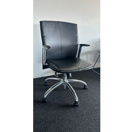 Artifort verrijdbare vergaderstoel leder (107258)