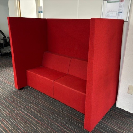 Treinbank / Akoestische Zitbank – Rood (107589)